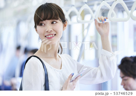 若い女性 通勤通学 休日 撮影協力「京王電鉄株式会社」 若い女性 通勤通学 休日 撮影協力「京王電鉄株式会社」 53746529