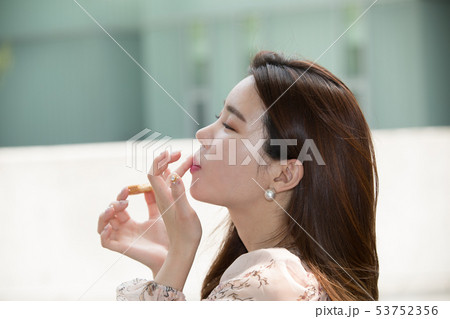 頭 美しい レディ 53752356