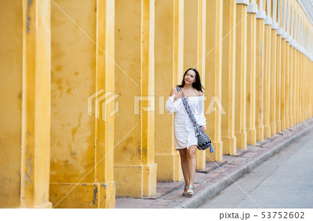 Beautiful woman walking around Cartagena de Indias 53752602