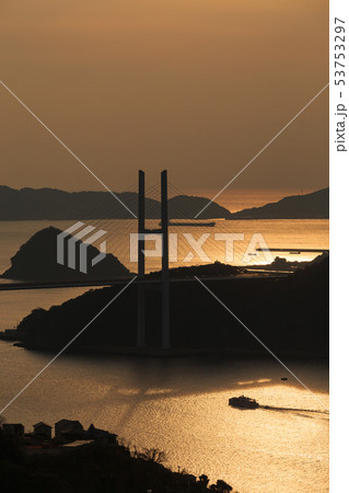 長崎_夕日に染まる女神大橋 長崎_夕日に染まる女神大橋 53753297
