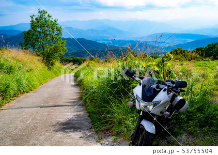 夏のバイクツーリング 高原から見下ろす秩父盆地 d 夏のバイクツーリング 高原から見下ろす秩父盆地 d 53755504