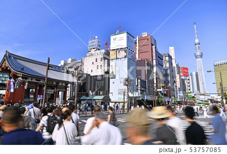 日本の東京都市景観　浅草寺や東京スカイツリーなどを望む 53757085