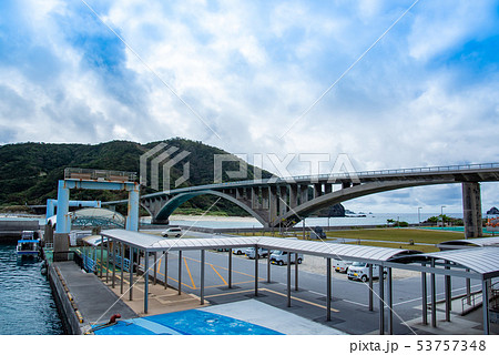 沖縄　阿嘉島の港　阿嘉大橋 53757348