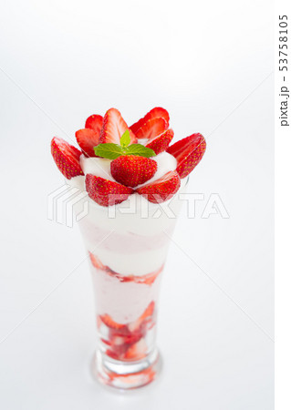 苺パフェ 53758105
