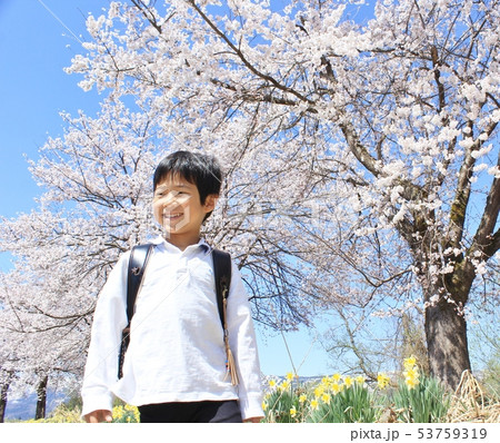 笑う 一年生 53759319