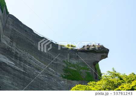 鋸山 地獄のぞきを下から見上げた風景 （千葉県安房郡鋸南町） 2019年5月撮影 53761243