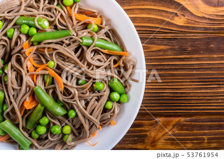 Soba noodles salad 53761954