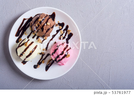 Ice cream with walnuts and chocolate topping Ice cream with walnuts and chocolate topping 53761977