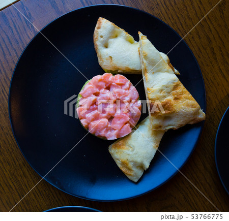 Salmon tartare with guacamole Salmon tartare with guacamole 53766775