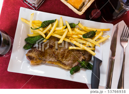 Beef steak with vegetable garnish 53766938
