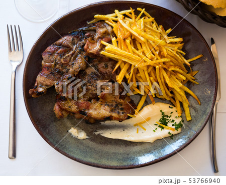 Appetizing roasted lamb meat 53766940
