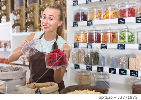 Girl seller is demonstraiting Flower of Hibiscus 53771975