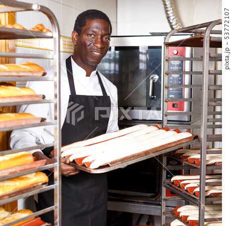 Baker workin in kitchen of bakeshop 53772107