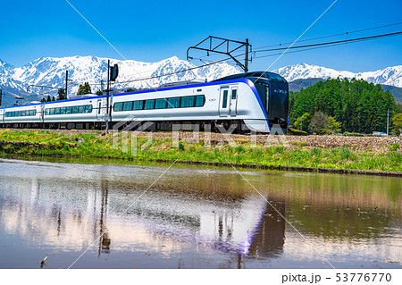 後立山連峰と特急あずさ号絵画風景画山岳風景
