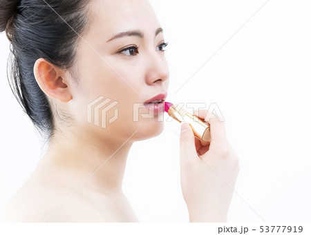 若い女性のビューティーイメージ　口紅　横顔 53777919