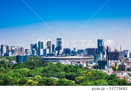 東京 新宿御苑と新国立競技場、都心部の町並み 東京 新宿御苑と新国立競技場、都心部の町並み 53779682