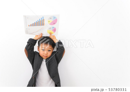 プレゼンをするビジネスマン 53780331