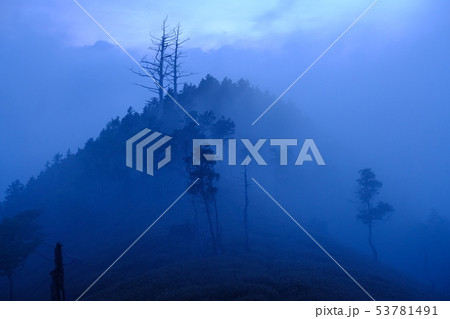 北大台の朝（奈良県吉野郡上北山村） 53781491