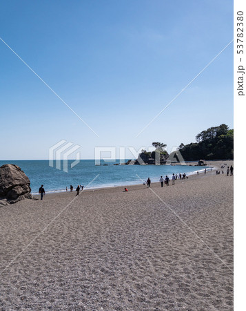 桂浜の弓形海岸と青松　高知・土佐の名勝地から望む太平洋 53782380