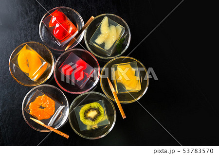 フルーツゼリー　Colorful sweet delicious fruit jelly 53783570
