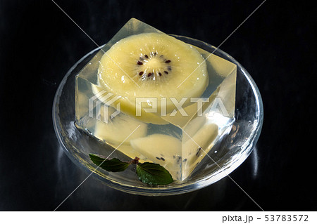 フルーツゼリー　Colorful sweet delicious fruit jelly 53783572