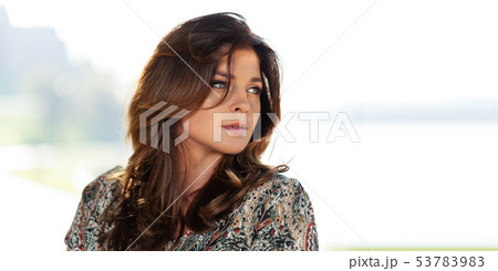 Elegant and fashionable woman Elegant and fashionable woman 53783983