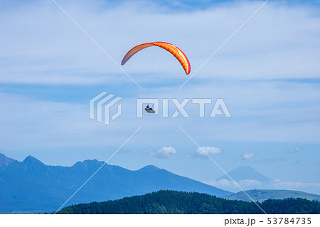 美ヶ原高原のパラグライダー 53784735
