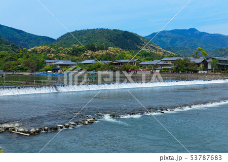 渡月橋より桂川を望む　遊覧船 53787683