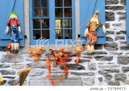 窓辺のハロウィン_ケベック・シティー 53789473