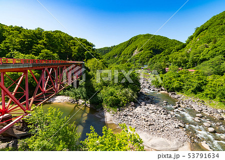 宮城花山の一迫川と赤い温湯橋 宮城花山の一迫川と赤い温湯橋 53791634