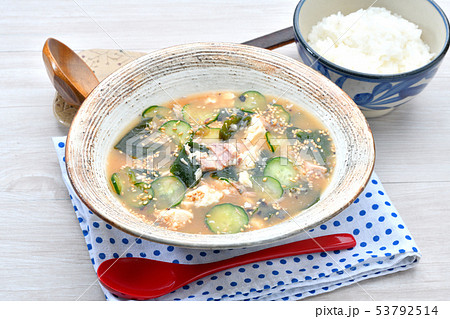 夏のさっぱり料理、冷や汁・ひや汁(鯖・サバの水煮缶使用)。 夏のさっぱり料理、冷や汁・ひや汁(鯖・サバの水煮缶使用)。 53792514