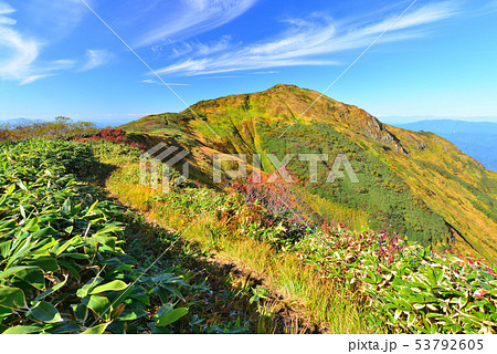 越後駒ヶ岳　中ノ岳方面より望む 53792605