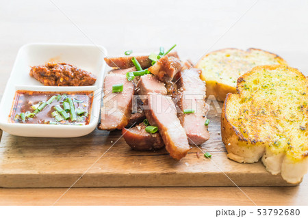 charcoal-boiled pork neck with garlic bread charcoal-boiled pork neck with garlic bread 53792680