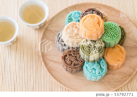 fresh moon cake 53792771