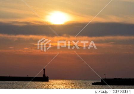 夕暮れの雲間 夕暮れの雲間 53793384