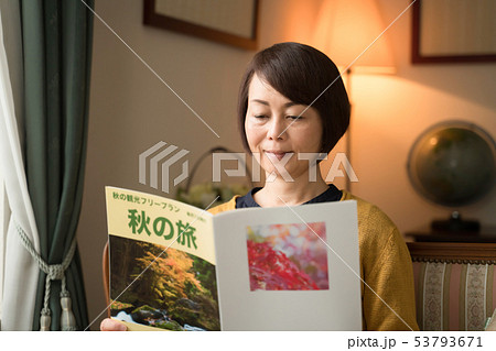 旅行、女性、旅雑誌(架空の雑誌) 旅行、女性、旅雑誌(架空の雑誌) 53793671