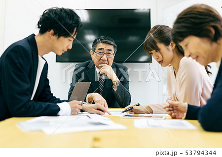 会議 打合せ ミーティング プレゼン 会議 打合せ ミーティング プレゼン 53794344