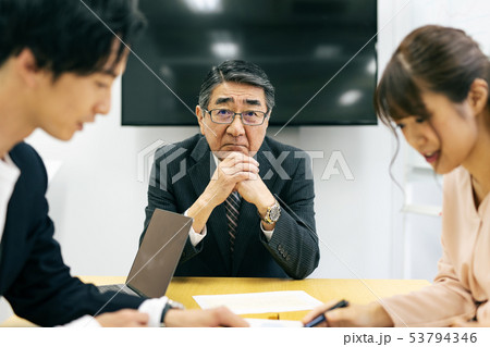 会議 打合せ ミーティング プレゼン 53794346