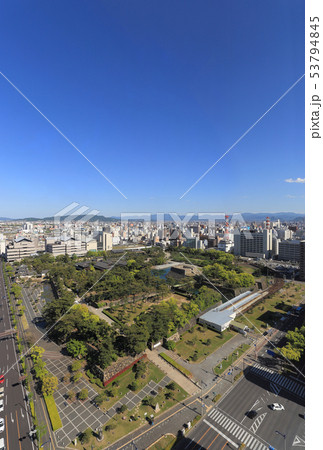 高松市立玉藻公園(高松城跡)とその周辺を俯瞰する 高松市立玉藻公園(高松城跡)とその周辺を俯瞰する 53794845