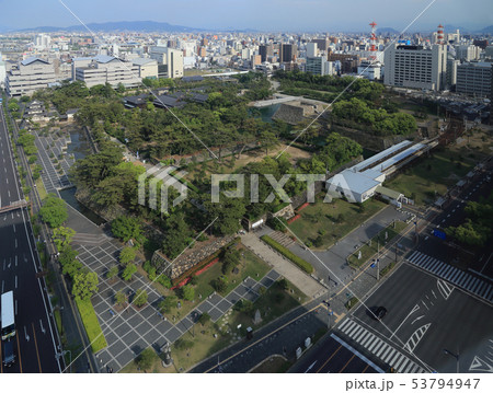 高松市立玉藻公園(高松城跡)とその周辺を俯瞰する 高松市立玉藻公園(高松城跡)とその周辺を俯瞰する 53794947