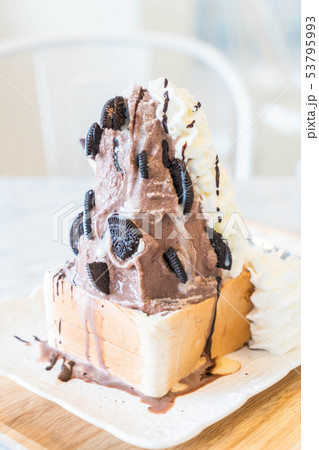 chocolate ice shave with bread 53795993