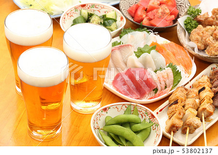 ビールと料理 53802137