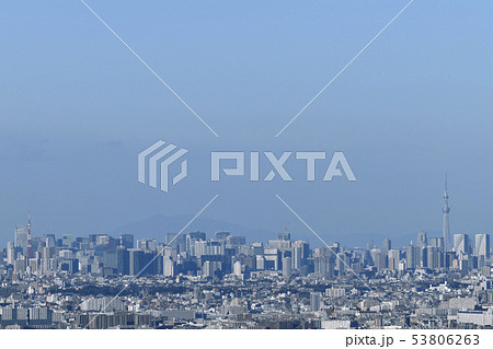 日本の東京都市景観 横浜から東京を一望する(東京タワーや東京スカイツリーなど) 日本の東京都市景観 横浜から東京を一望する(東京タワーや東京スカイツリーなど) 53806263