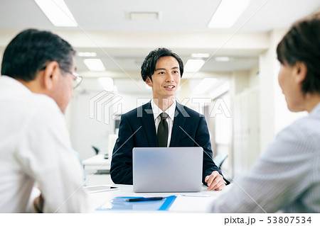 窓口 営業 相談 契約 説明 販売 運用 相続 投資 窓口 営業 相談 契約 説明 販売 運用 相続 投資 53807534