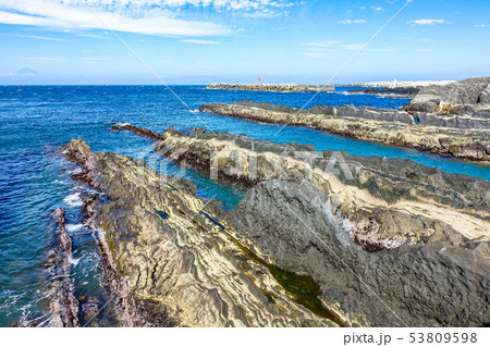城ヶ島の磯、城ヶ島灯台下（神奈川県三浦市三崎町城ヶ島） 53809598