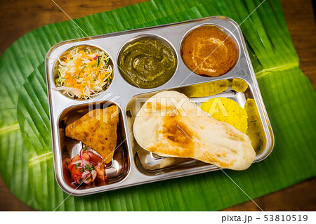 インドのカレー　Plate lunch of typical Indian curry 53810519