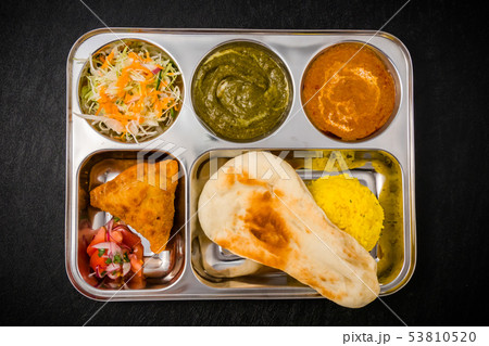 インドのカレー Plate lunch of typical Indian curry インドのカレー Plate lunch of typical Indian curry 53810520