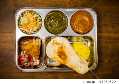 インドのカレー　Plate lunch of typical Indian curry 53810522