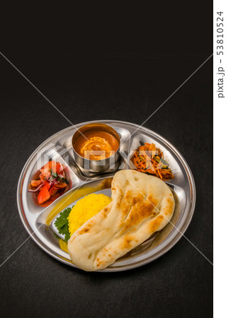 インドのカレー　Plate lunch of typical Indian curry 53810524