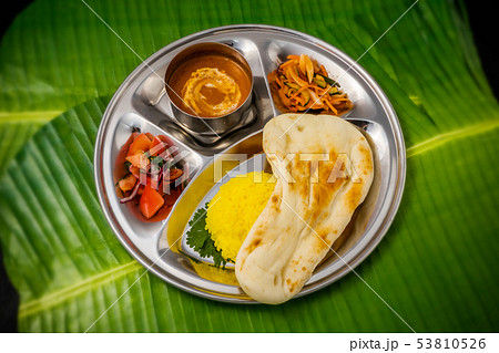 インドのカレー　Plate lunch of typical Indian curry 53810526
